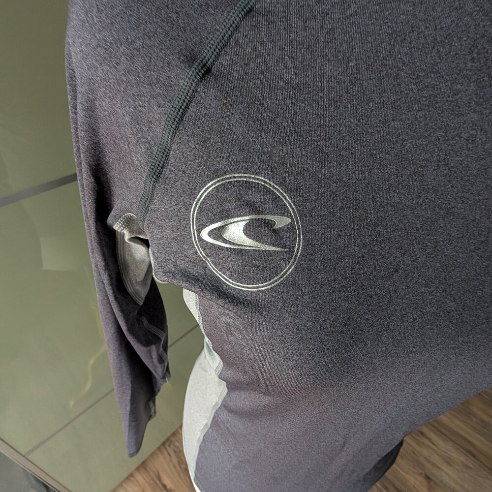 Womans O'Neil Rash Guard - Picture 3 of 9
